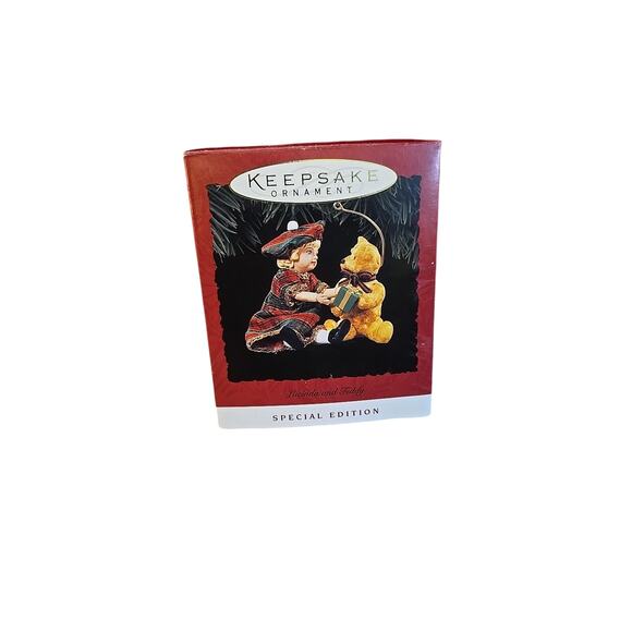 1994 Hallmark Keepsake Ornament - Lucinda & Teddy - Special Edition - Picture 1 of 6
